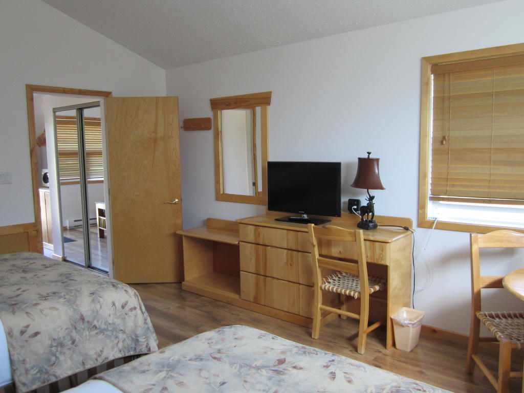 Beaver Creek Lodge And Cabins Макбрайд Номер фото